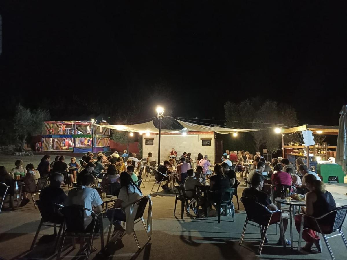Complejo Aldea Vetonia Check Out Hasta Las 20H Parque De Mascotas Zonas Infantiles Ideal Grupos Parejas Familias Informate Apertura Piscina 1 De Mayo แอร์วาส ภายนอก รูปภาพ
