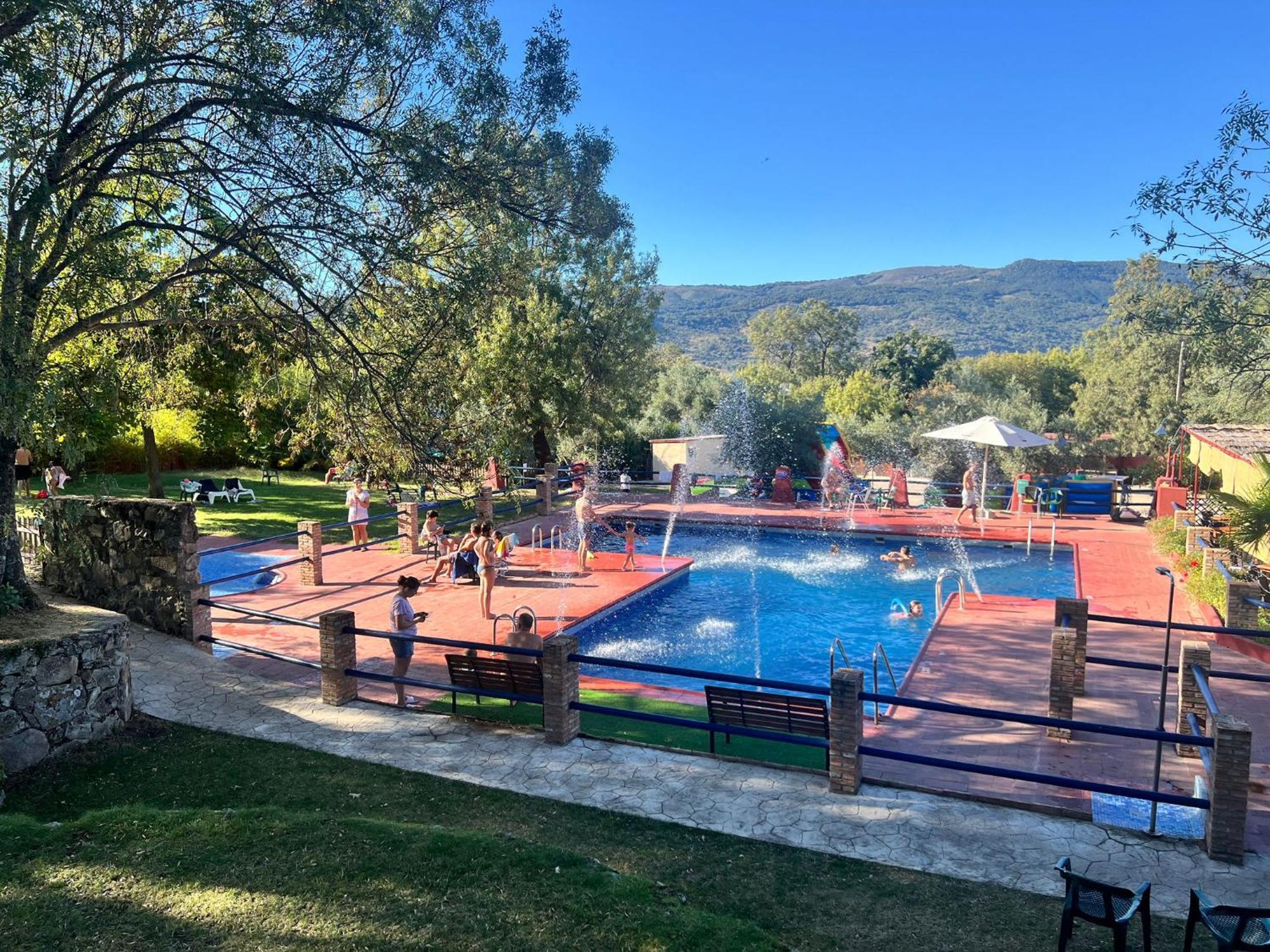 Complejo Aldea Vetonia Check Out Hasta Las 20H Parque De Mascotas Zonas Infantiles Ideal Grupos Parejas Familias Informate Apertura Piscina 1 De Mayo แอร์วาส ภายนอก รูปภาพ