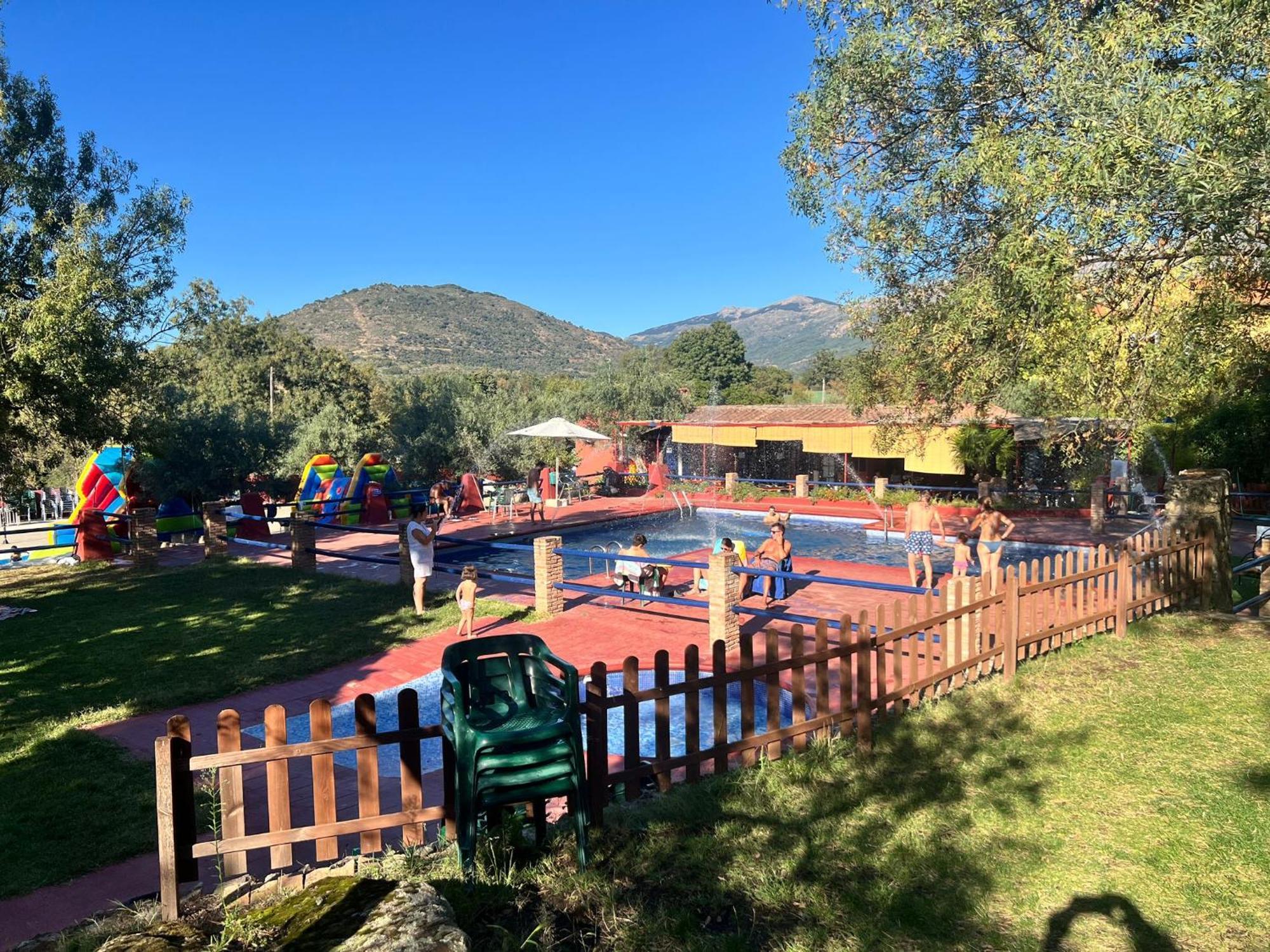 Complejo Aldea Vetonia Check Out Hasta Las 20H Parque De Mascotas Zonas Infantiles Ideal Grupos Parejas Familias Informate Apertura Piscina 1 De Mayo แอร์วาส ภายนอก รูปภาพ